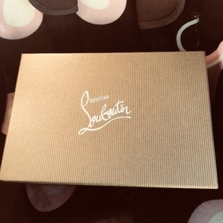 クリスチャンルブタン長財布