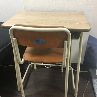 小学校の机と椅子 懐かしい〜🎵