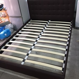 高級なダブルベッド マットレス付き