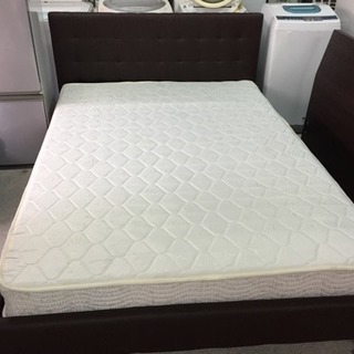 高級なダブルベッド マットレス付き