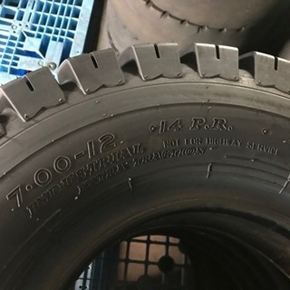 大幅値下げ 新品フォークリフトタイヤ