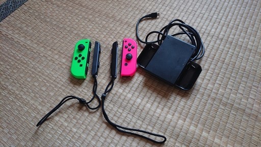 ニンテンドー Switch用 Joycon（ネオングリーン、ネオンレッド）おまけつき
