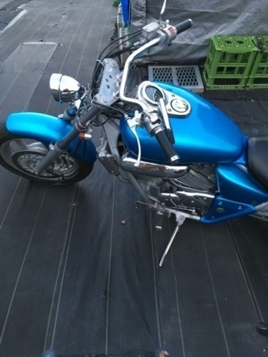 マグナ250 キャンディブルーのフレイク塗装済み