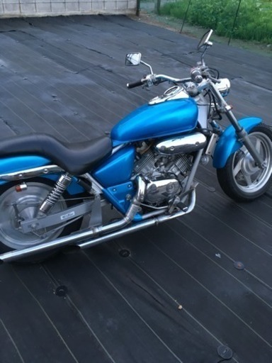 マグナ250 キャンディブルーのフレイク塗装済み