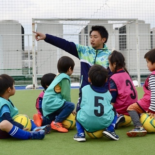 元Jリーガーが英語で教えるサッカー教室　Eigo Footbal...