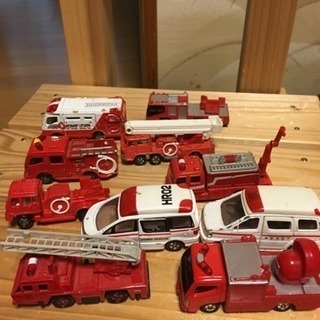 トミカ 消防車 救急車