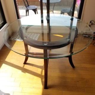 ニトリのダイニングテーブルと椅子4脚
