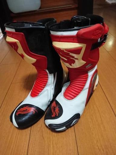 レーシングブーツ