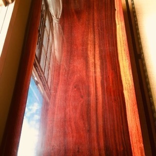 和室にどうですか！一枚板 紅紫檀の木になります。