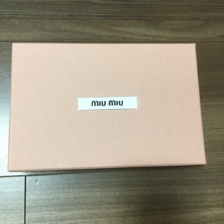 MIUMIU 長財布の箱