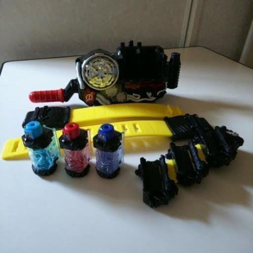 DXビルドドライバー＆フルボトルホルダーセットとDXラビットタンクスーパークリングとボトルのセットです。