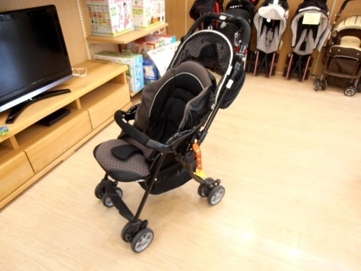 Combi ディアクラッセ A型ベビーカーです！