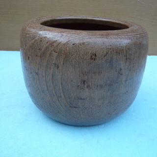 陶器製の火鉢・木目調