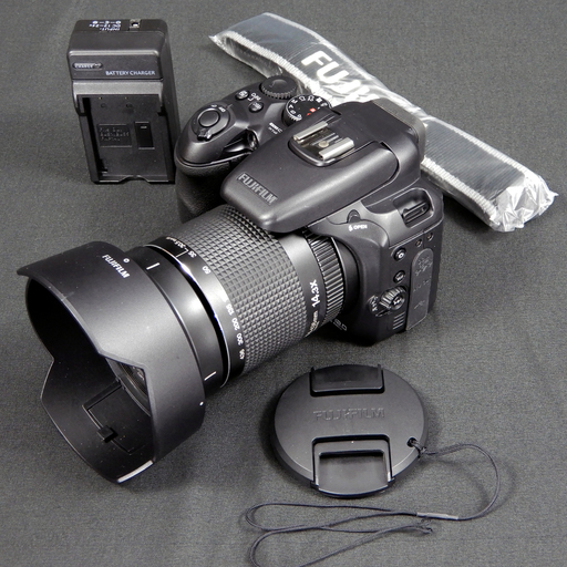 FUJI FILM デジタルカメラ FinePix (ファインピックス) S200EXR ブラック Used美品