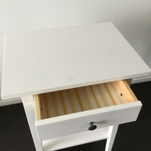 イケア Ikea Hemnes ヘムネス ベッドサイドテーブル ホワイトステイン はち 田町のテーブル コーナー サイドテーブル の中古あげます 譲ります ジモティーで不用品の処分 イケア Ikea Hemnes ヘムネス ベッドサイドテーブル ホワイトステイン はち 田町のテーブル コーナー サイドテーブル の中古あげます 譲ります ジモティーで不用品の処分