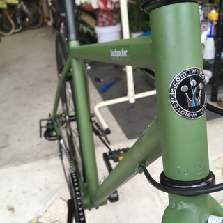 新車 クロスバイク マットカーキ