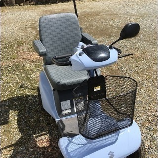 走行少なめ2017年製　定価308,000円 SUZUKIセニアカーET4E7電動カート