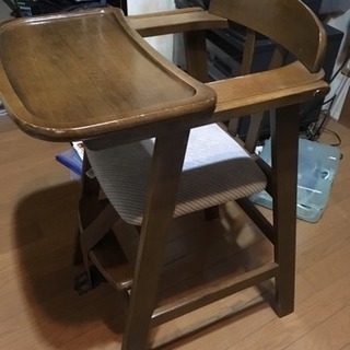 赤ちゃん用の椅子(テーブル付き)