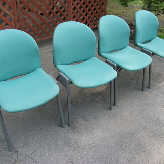 コクヨの事務系椅子4台