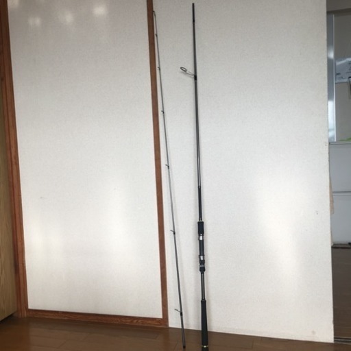 ほぼ新品のシーバスロッドとルアー中古