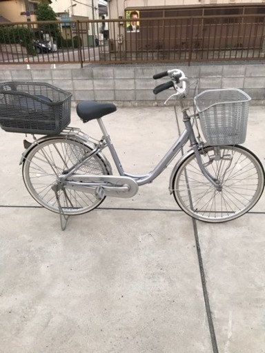 BS ２４インチ前後篭付き、ホワイトリボンバリ山軽い自転車です