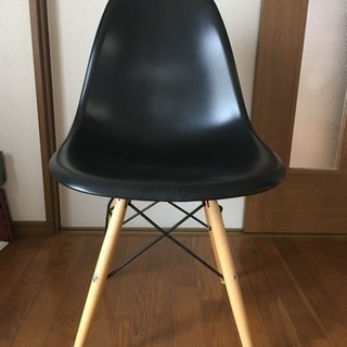 モダンなデザインの椅子