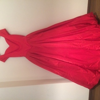 ドレス　赤　サイズ9号(M)