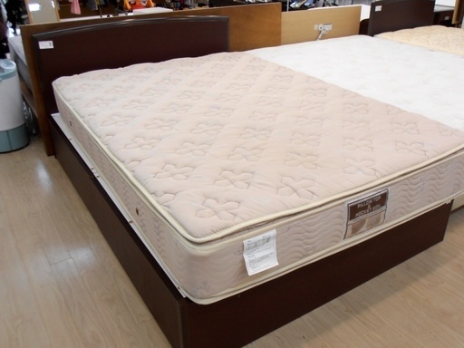 ニトリのダブルベッド ROBE PILLOWTOPマットレスです！