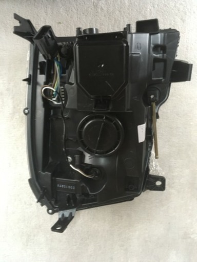 キャデラック エスカレード2代目 イカリング付き社外ヘッドライト 02