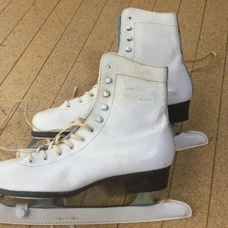 白フィギュアスケート靴24センチ
