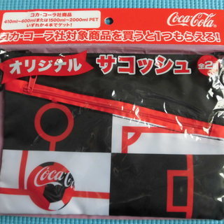 コカ・コーラ　オリジナルサコッシュ（新品・未開封）