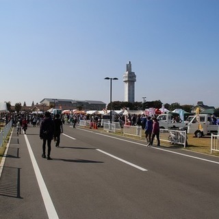 邑楽町シンボルタワーフリーマーケット − 群馬県