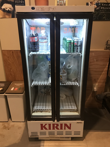 ショーケース型冷蔵庫。