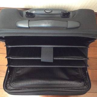 TUMI 26124DHエキスパンダブル・コンパクト・ウィールドブリーフUSED美