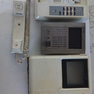 アイホン製二世帯対応独立共用タイプＴＶドアホン3・6型+インターホンの中古品一式(ジャンク品)