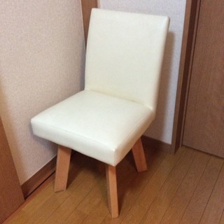 白い椅子
