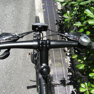 新車 クロスバイク アルミフレーム 700Cx28 21段変速 税別￥28.800