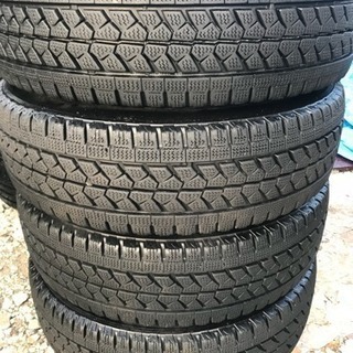 205/70/16 111/109L LT スタッドレスタイヤ