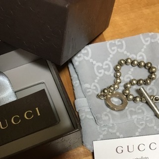 GUCCI。