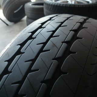 バリ山★ハイエースワゴン　215/70R15　安心調整済み