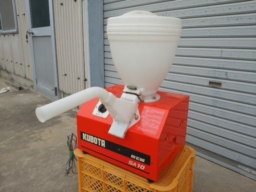 脱芒機　　ノゲ取り機　種籾のヒゲを取る機械です