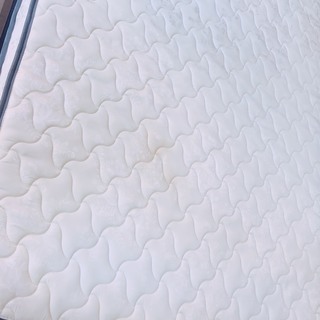 ダブルベッド　照明付き
