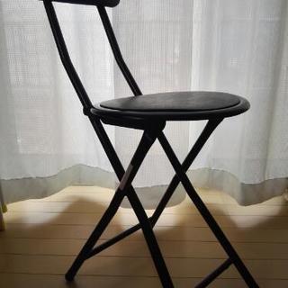黒の折り畳み椅子①