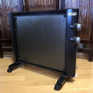 デロンギ マイカパネルヒーター 2~6畳 ブラック HMP900J-B