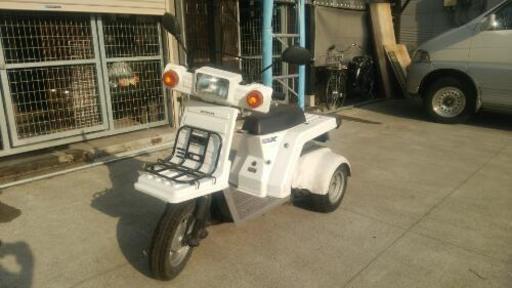 希少なジャイロです。グリップヒーター付きなので秋口まで快適に運転出来ると思いますよ！バッテリーは死んでますがキックで1発始動です。現物確認大歓迎です。その他気になるてんはお気軽にお問い合わせください。宜しくお願いします。