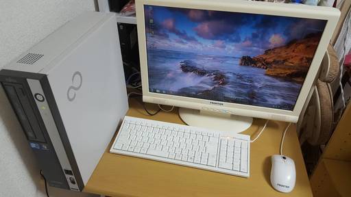 富士通　FMVDF2B0E1   デスクトップパソコン Win7  オフィス2007　エクセル　パワポ