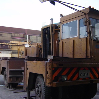 工場内で特殊車両のお仕事です！！創業５０年！！寮完備！！職場見学可！！