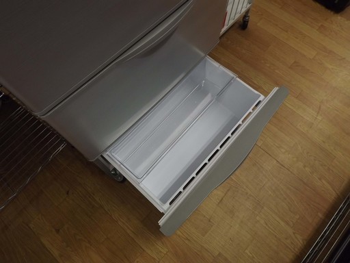AQUA アクア　3ドア冷蔵庫　ノンフロン　２５５ℓ　２０１２年製　シルバー　札幌　西岡発