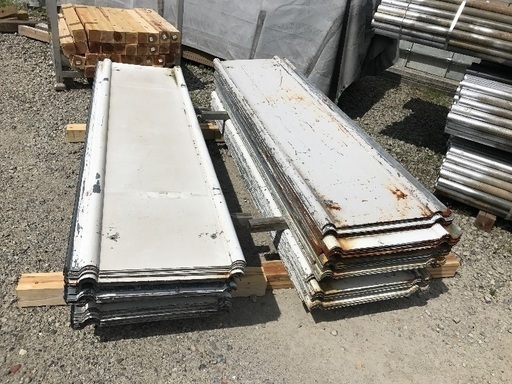 仮設足場資材 万能板（安全鋼板）2．０M 厚み１．２ｍｍ  １枚単価１，200円税込 合計数量200枚 合計金額240,000円税込