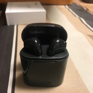 ＊＊ 🎉新品オシャレなBluetoothイヤホン🎉＊＊